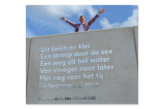Rijkswaterstaat  - Productie en montage op de Afsluitdijk van gedicht door Huub van der Lubbe uit zeewaterbestendig RVS